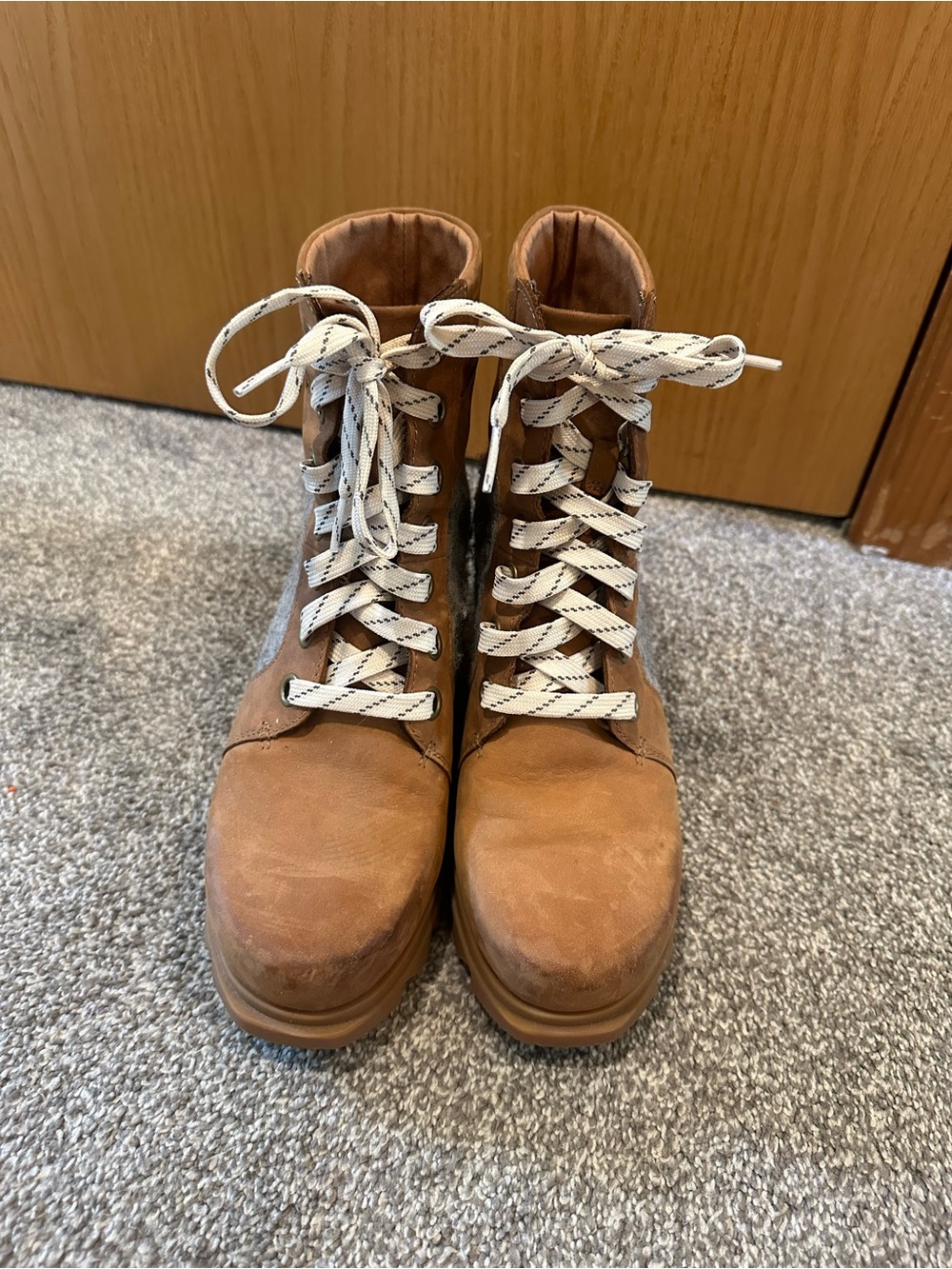 Sorel Women's Brown Lace-Up Leather Boots with White Laces